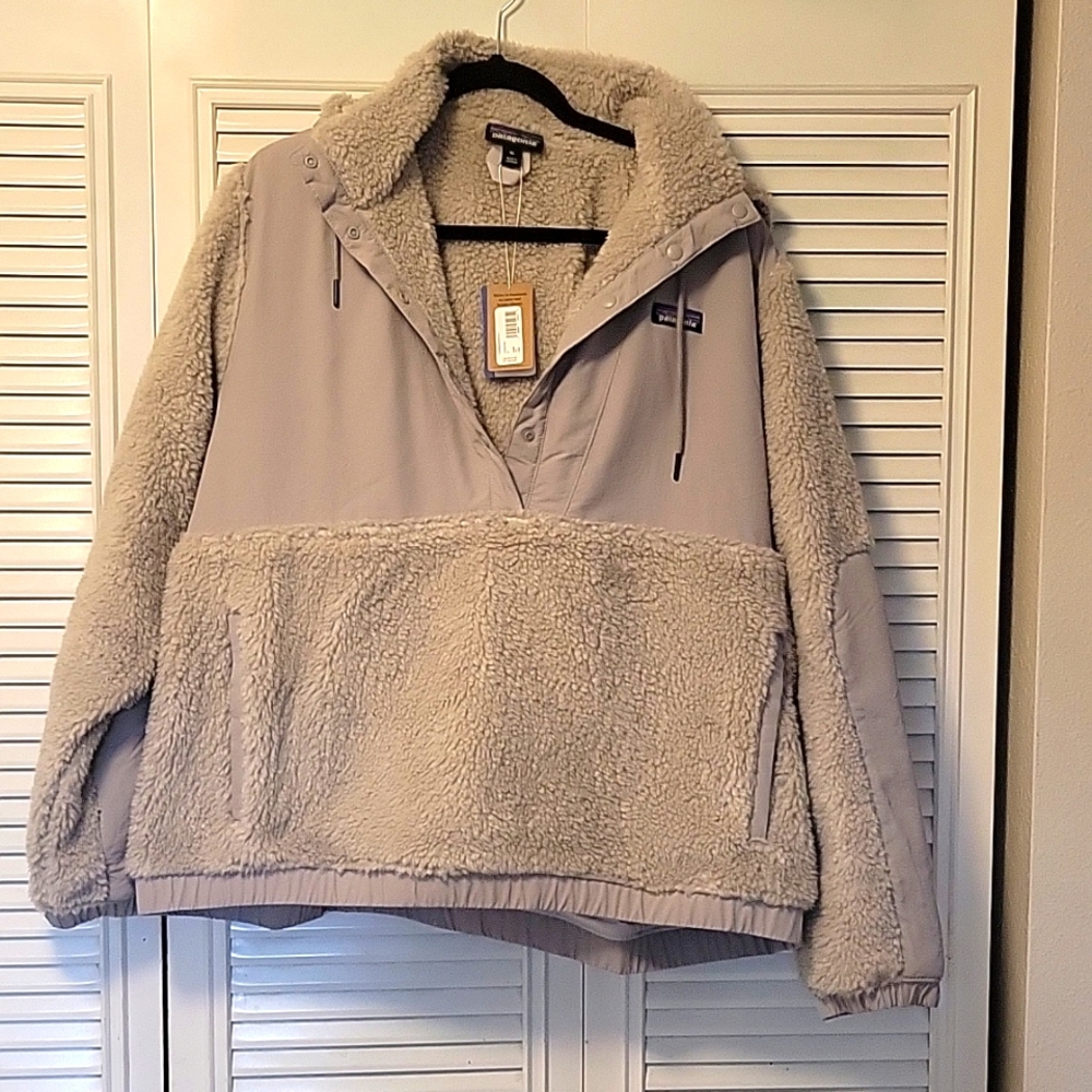 Patagonia Beige and Cream Fleece Jacket